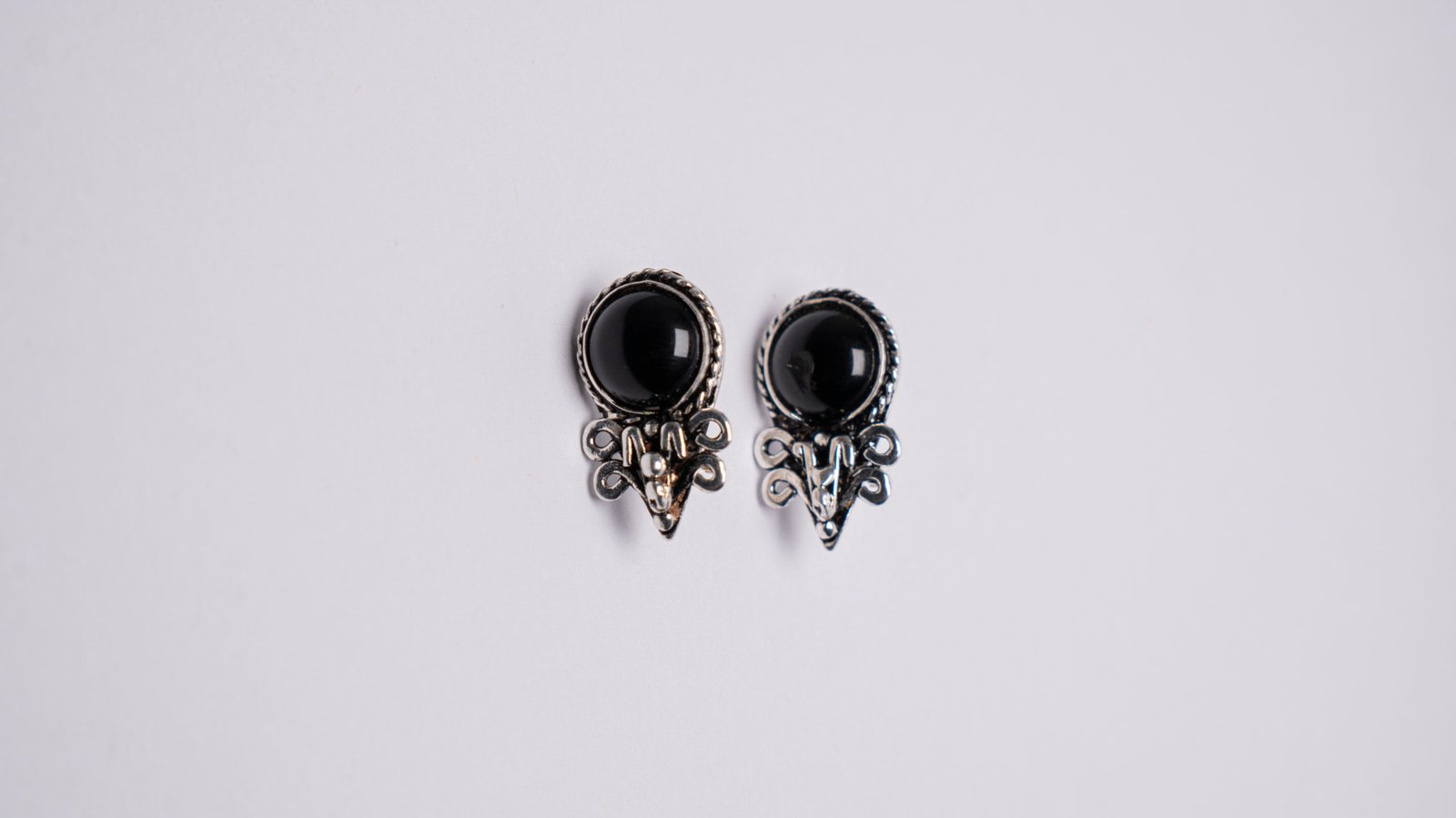 Onix sterling silver stud earrings